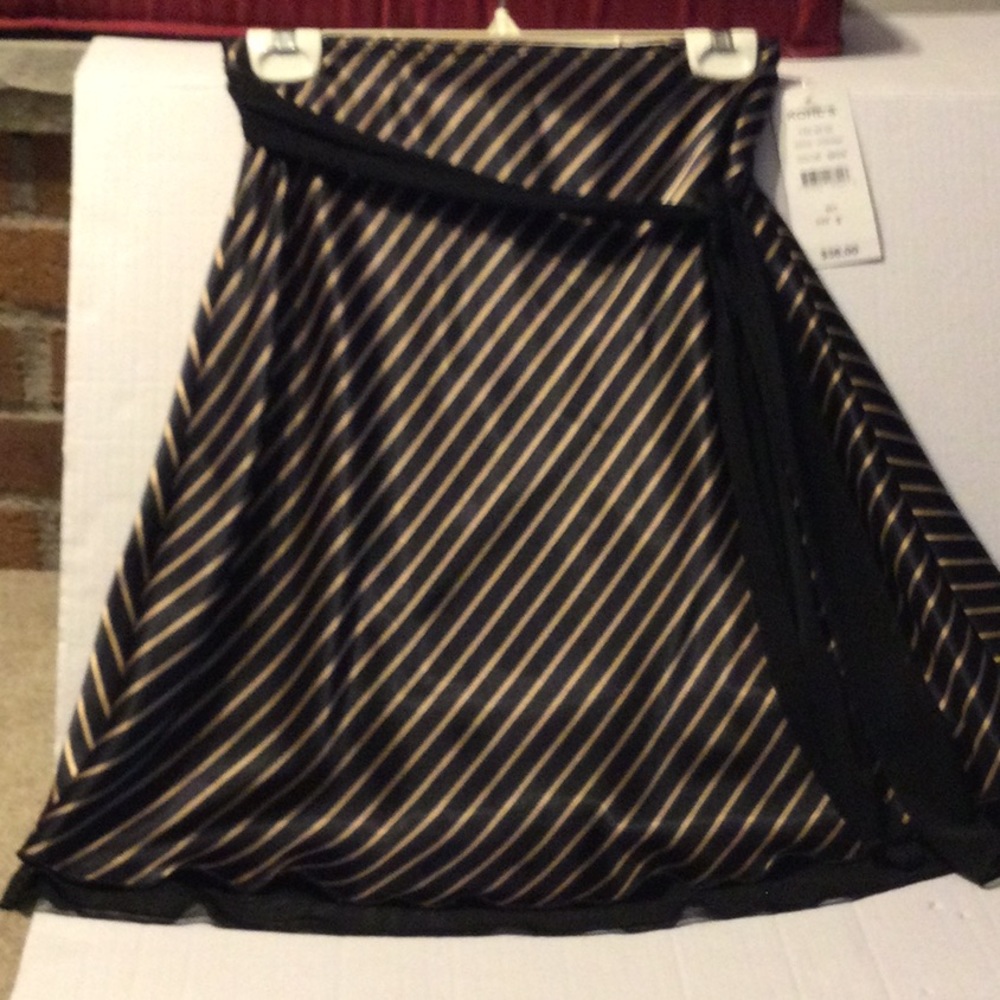 Black/ Gold Diagonally skirt. Size Small